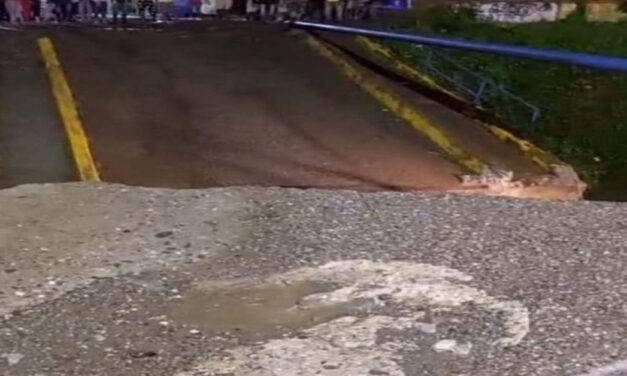 Aguaceros provocan colapso de puente en Ocoa