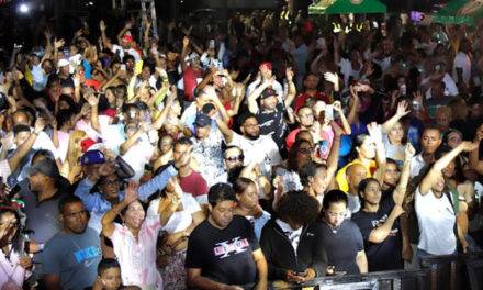 Música y estrellas brillaron en concierto en Santo Domingo