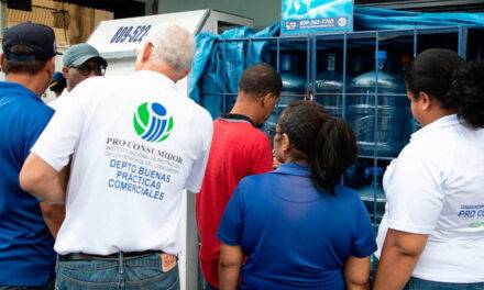 Pro Consumidor retira botellones de agua expuestos al sol