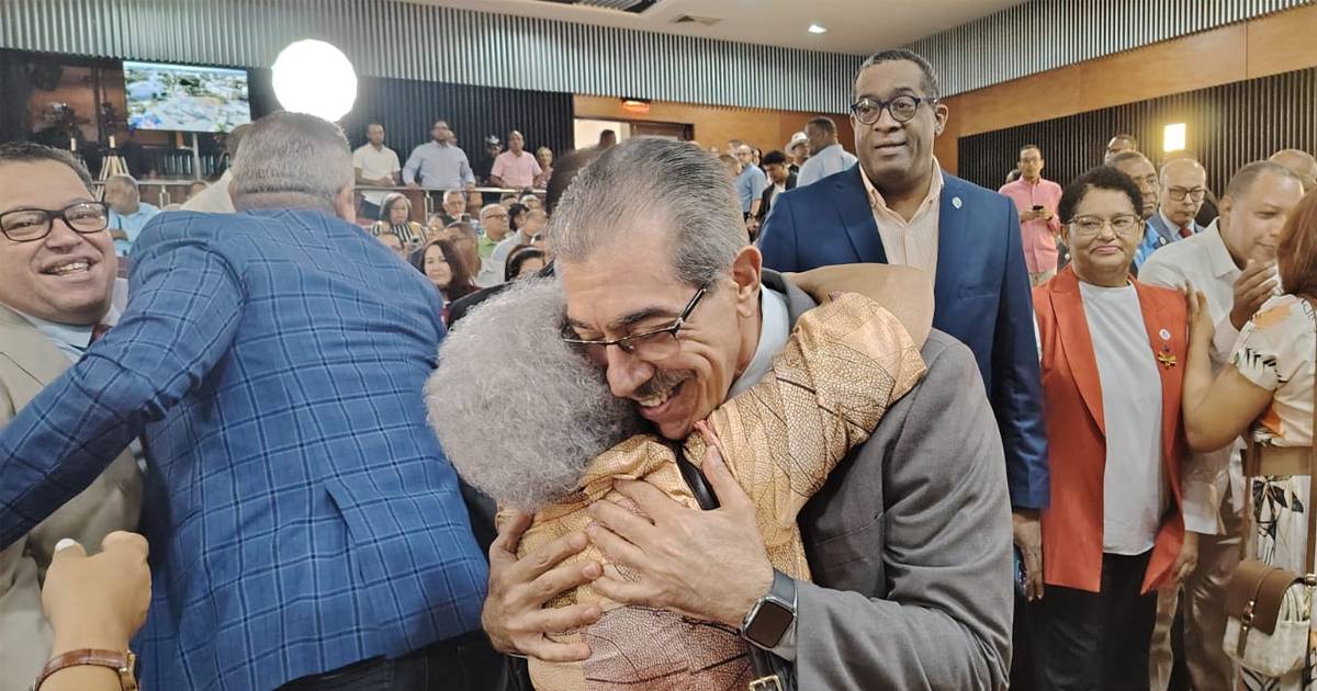 Jorge Asjana David lidera encuesta para rector UASD