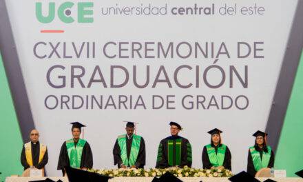 UCE gradúa 459 nuevos profesionales en su 147 graduación