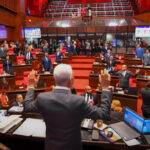 Gobierno se contradice y hunde