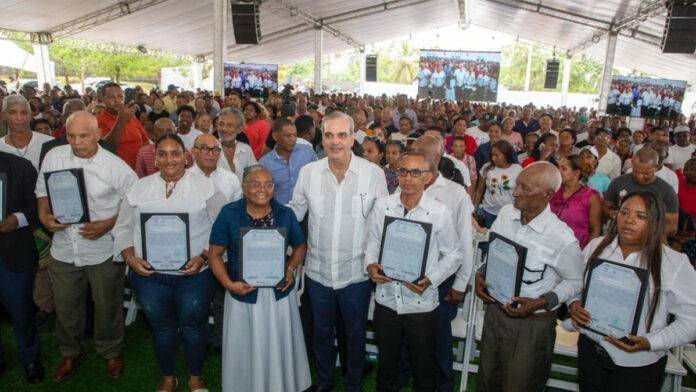 entrega de títulos de propiedad en Palmarejo-Villa Linda