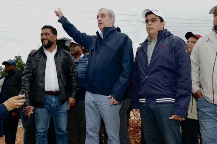 Abinader supervisa cañada saneada en Villa Linda-Palmarejo saneada en Villa Linda-Palmarejo