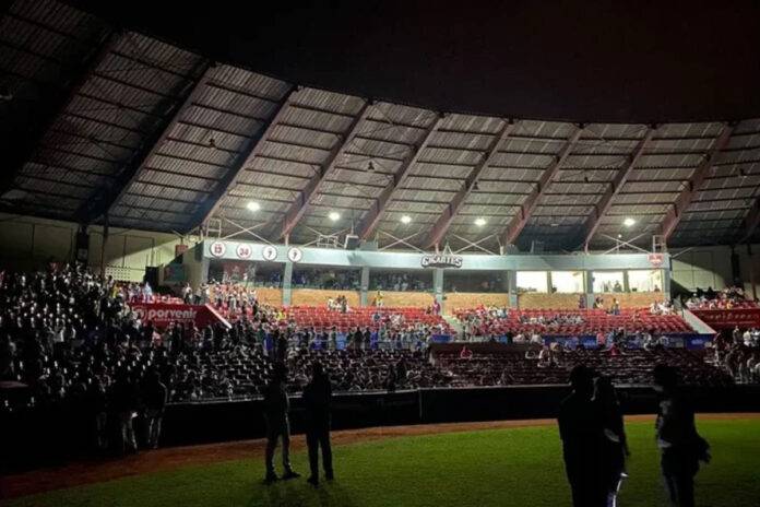 Desperfecto eléctrico suspende juego en San Francisco desperfecto eléctrico