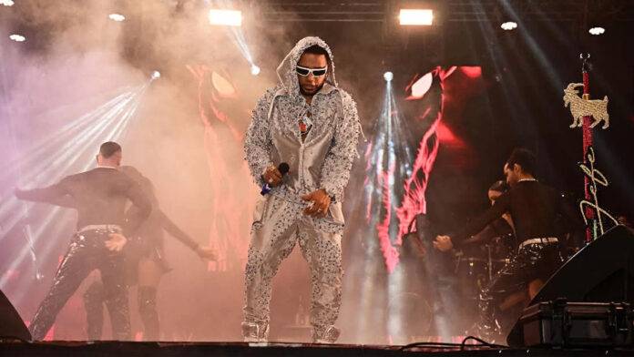 Elvis Martínez en Lovera Santiago