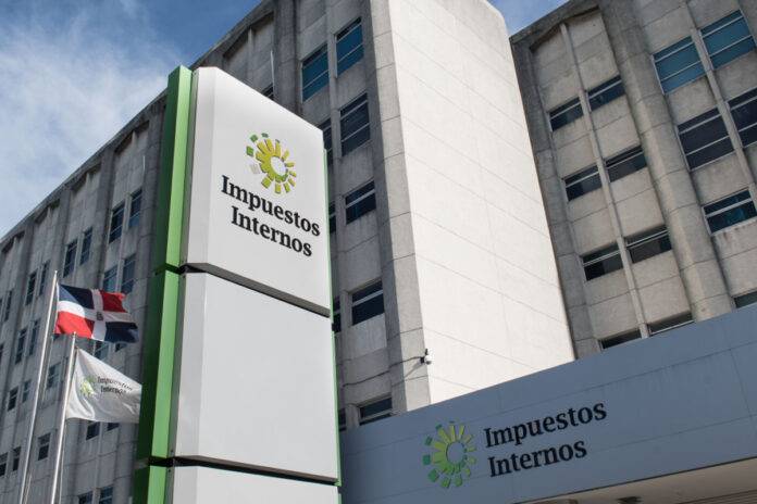 Karen Serrata denuncia a la DGII por desacato