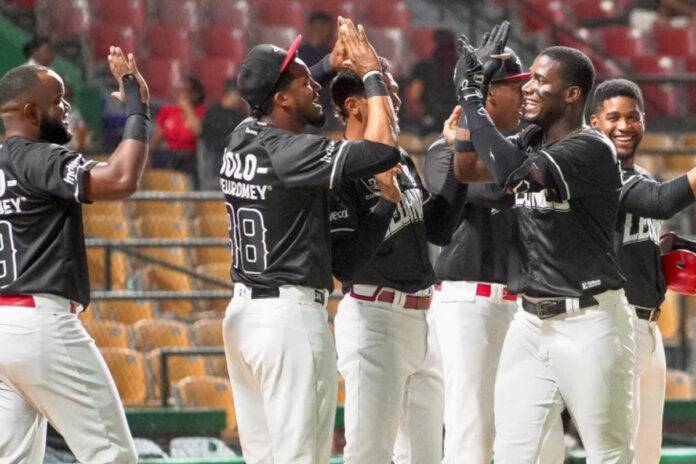 Leones del Escogido suman tercera victoria consecutiva Leones del Escogido tercera victoria