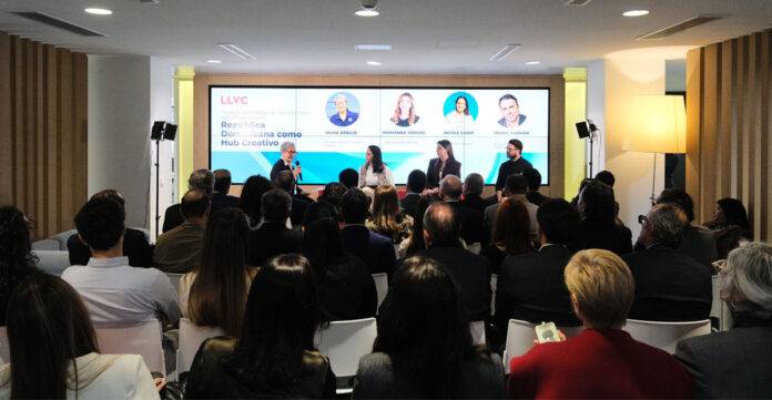 Panel titulado “Transformando el talento en oportunidades RD como Hub Creativo”-min economía naranja