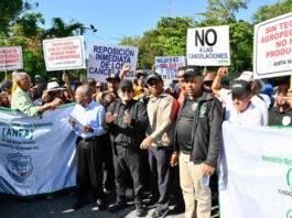 Protestas de los agrónomos contra Limber Cruz