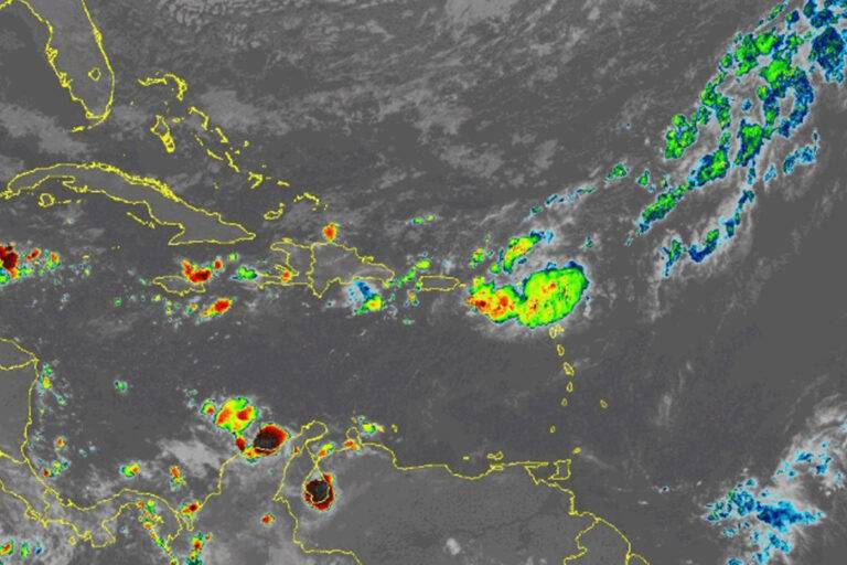 vaguada y sistema frontal en República Dominicana