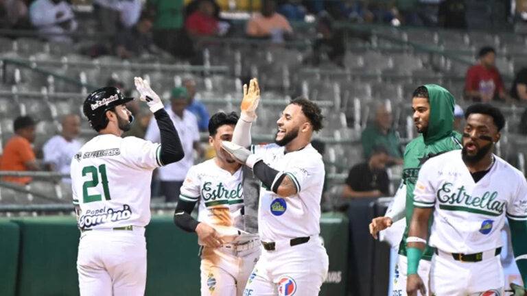 Estrellas Orientales dominan a Leones del Escogido 5-3