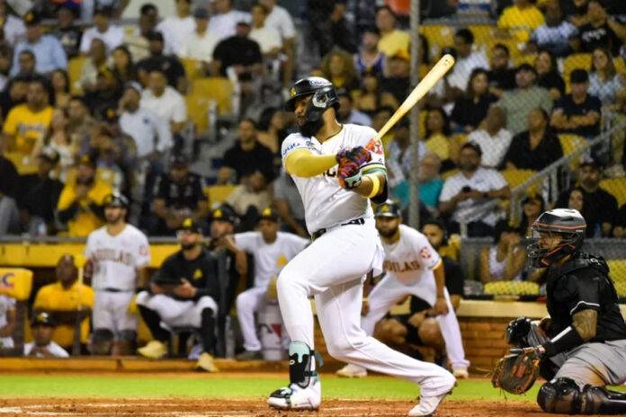 Águilas dominan a Leones