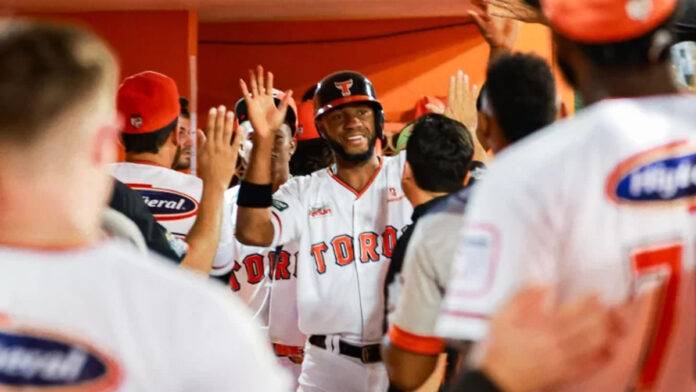 jonrón Bryan de la Cruz