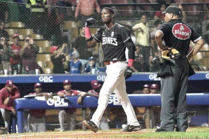 Junior Lake jonrón histórico