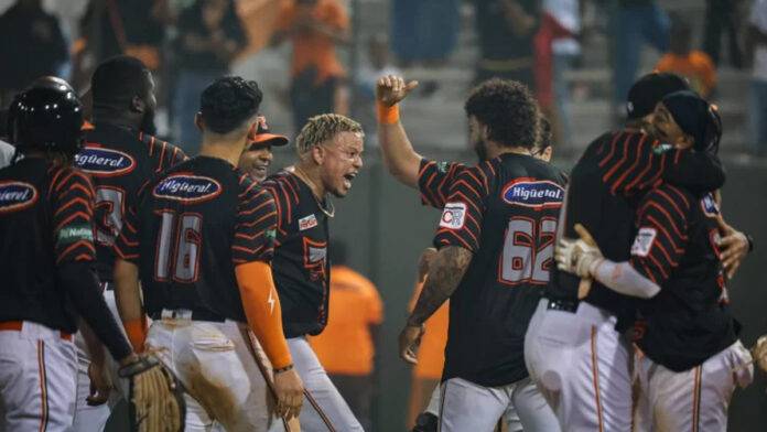 victoria Toros sobre Licey