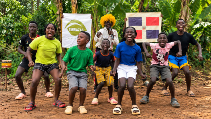 Hypers Kids Africa baila “Dame Hombro”